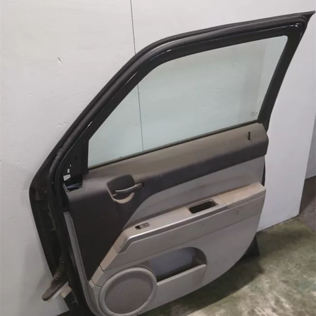 Porta anteriore destra