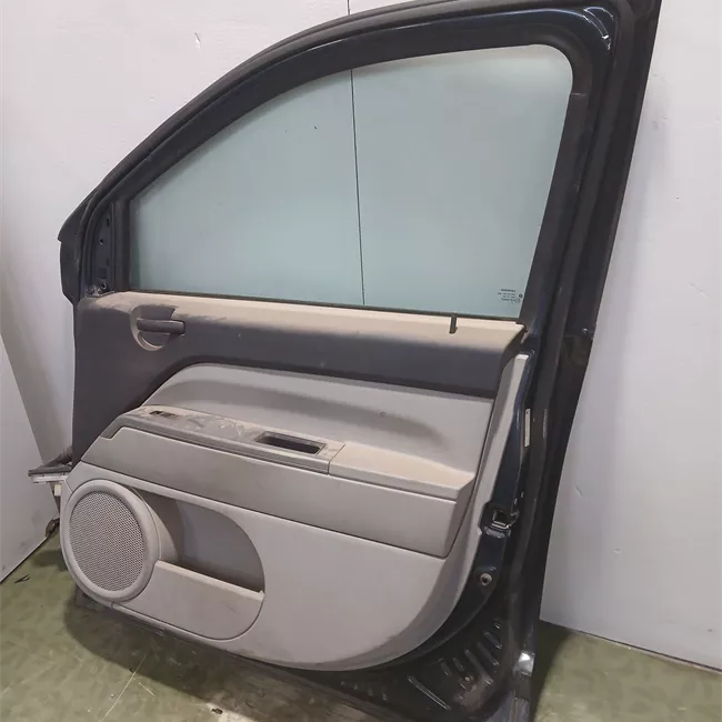 Porta anteriore destra