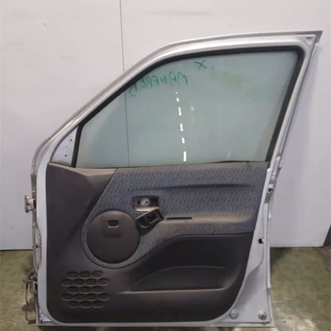 Porta anteriore destra