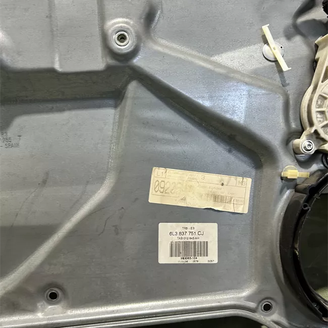 Motorino alzacristallo porta anteriore sinistro