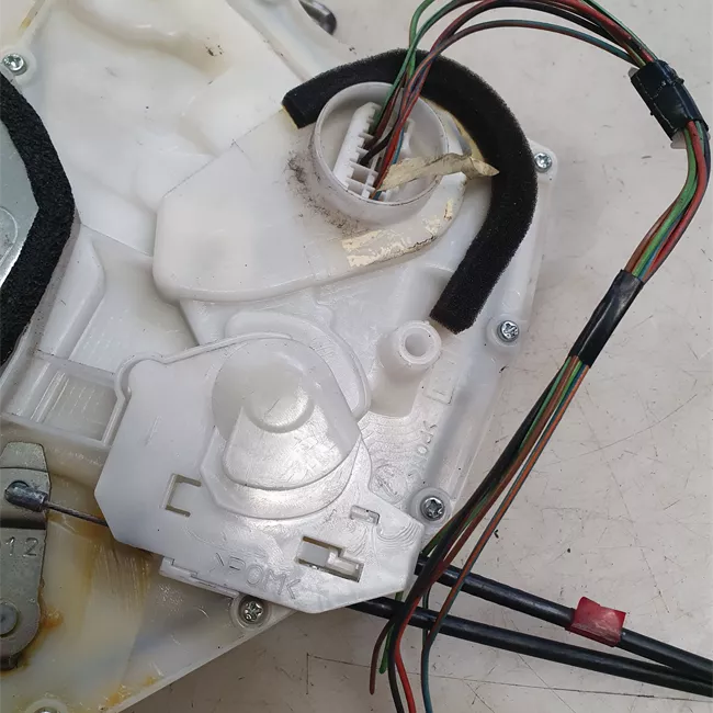 Serratura porta anteriore sinistra