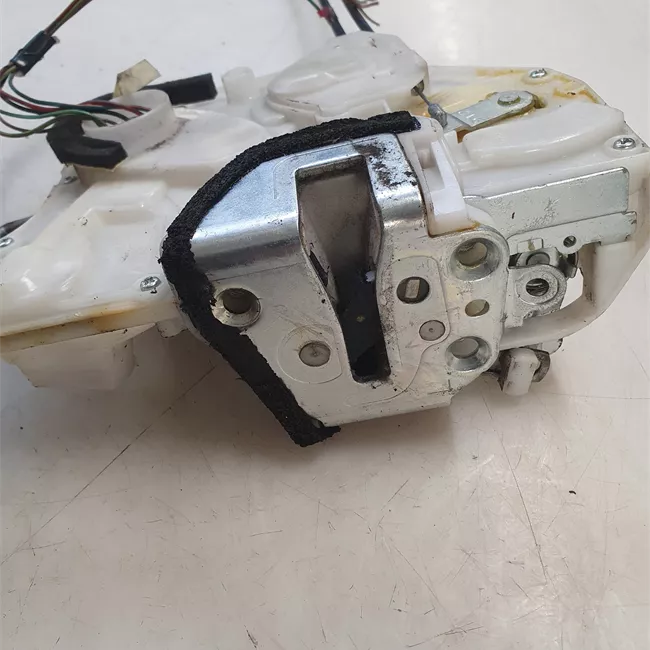 Serratura porta anteriore sinistra