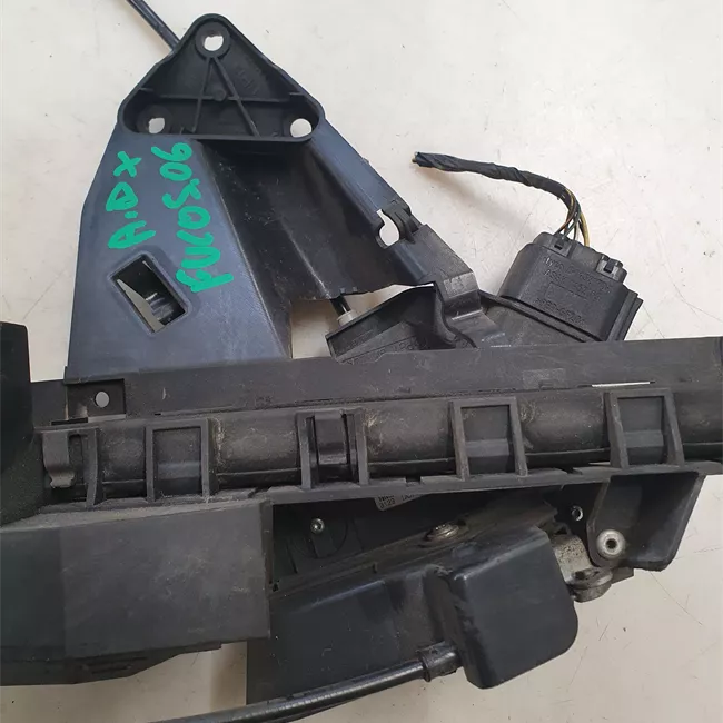 Serratura porta anteriore destra con chiusura centralizzata