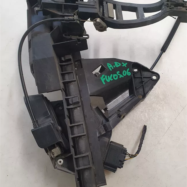 Serratura porta anteriore destra con chiusura centralizzata