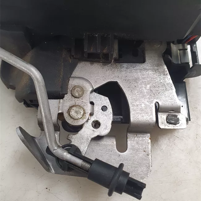 Serratura porta anteriore destra