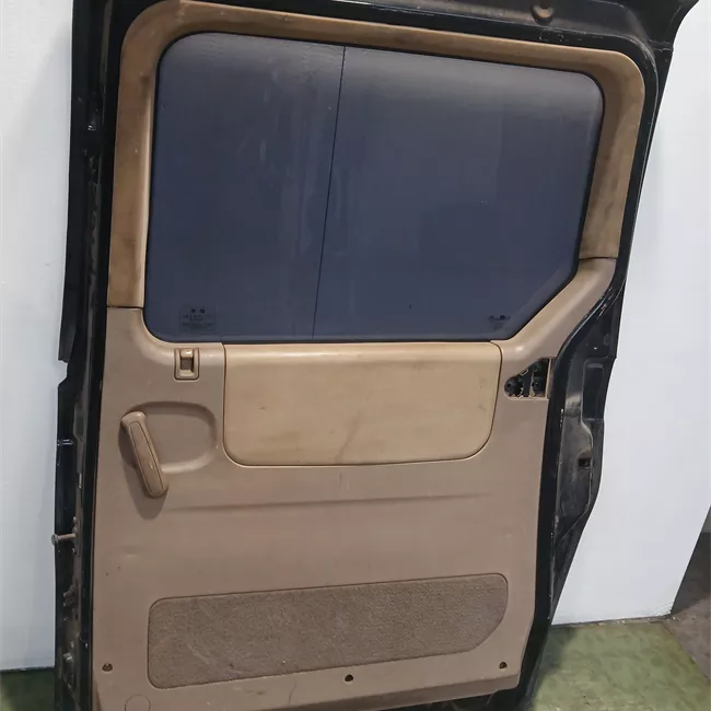 Porta carico laterale scorrevole destra con modanature