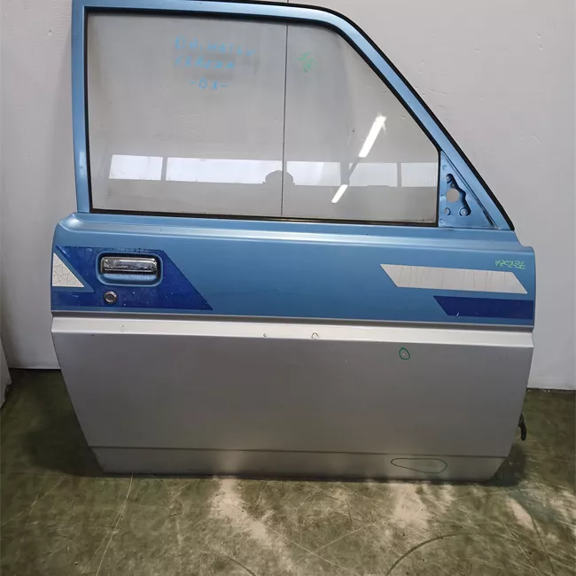 Porta anteriore destra