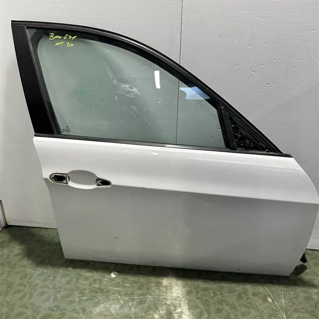 Porta anteriore destra