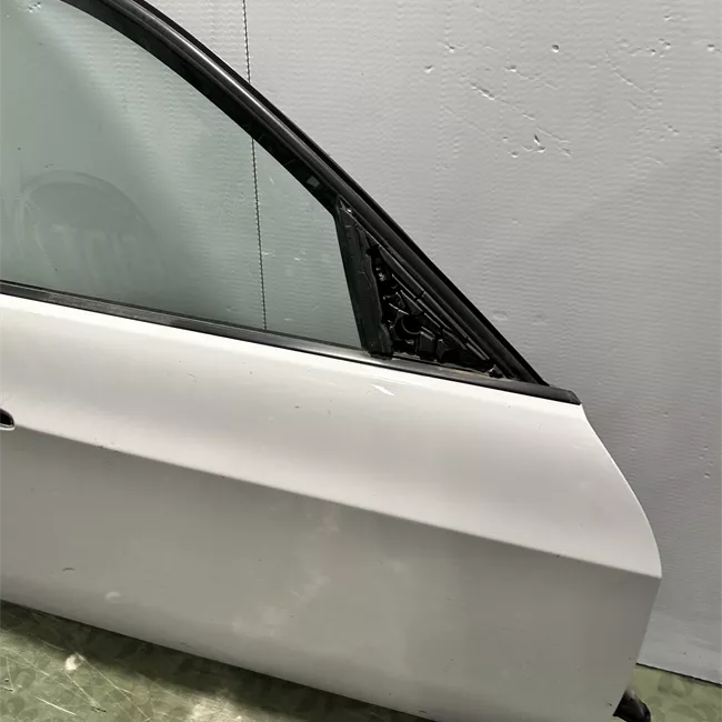 Porta anteriore destra