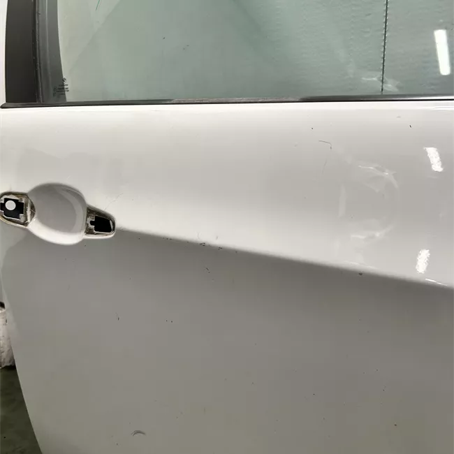 Porta anteriore destra