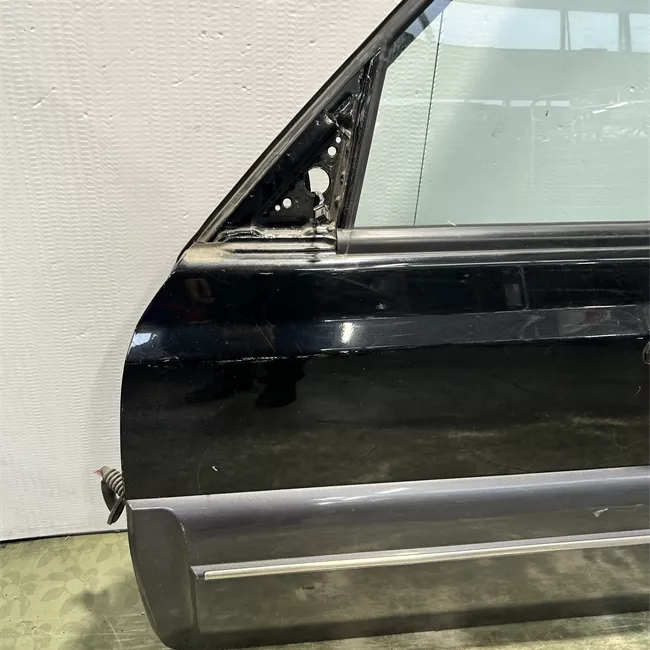 Porta anteriore sinistra