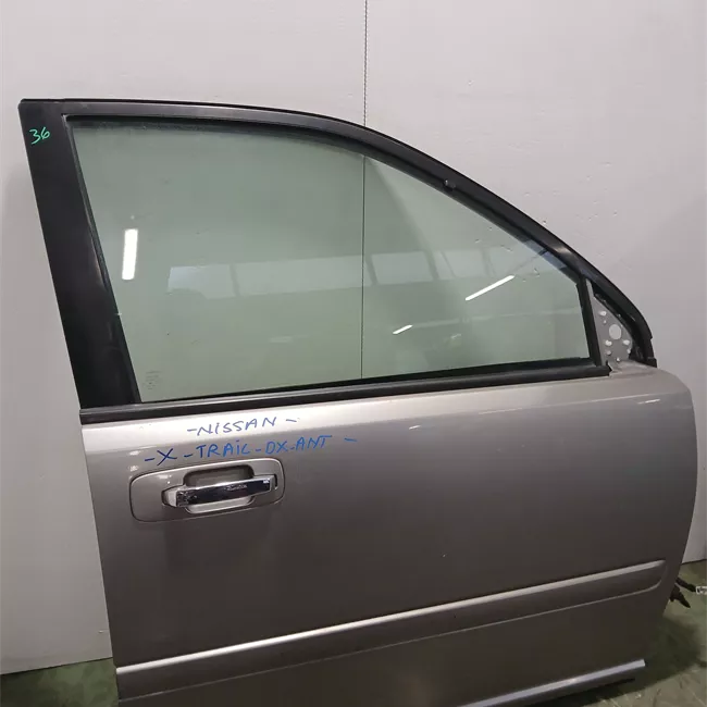 Porta anteriore destra