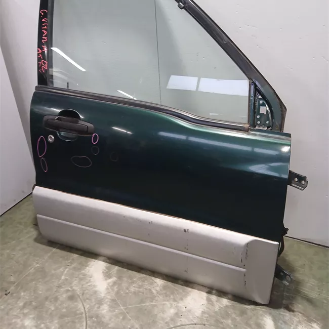 Porta anteriore destra