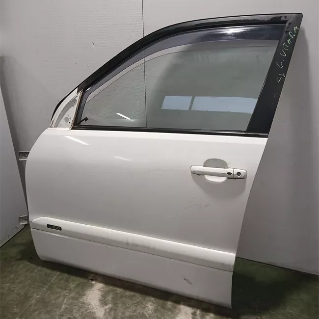 Porta anteriore sinistra con fascioni