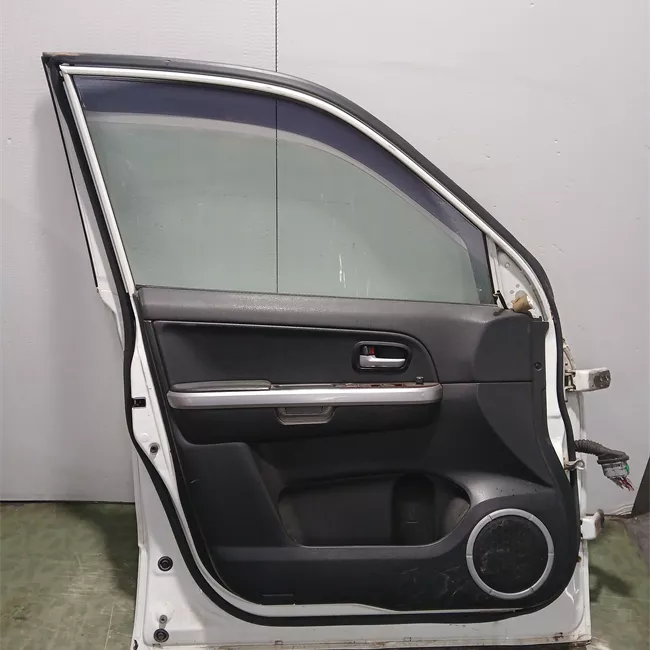 Porta anteriore sinistra con fascioni