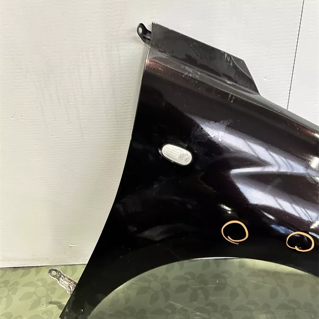 Parafango anteriore destro