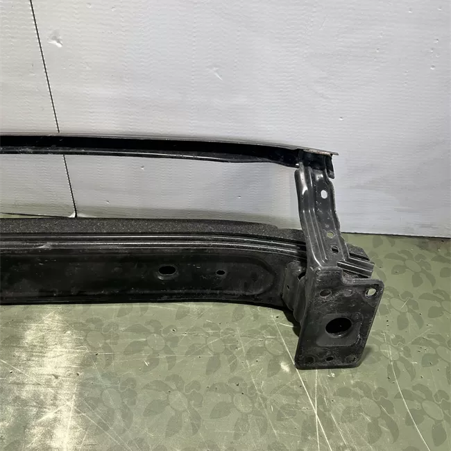 Traversa paraurti anteriore