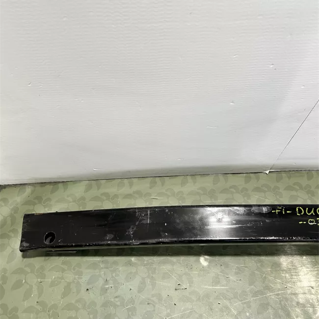 Traversa paraurti anteriore