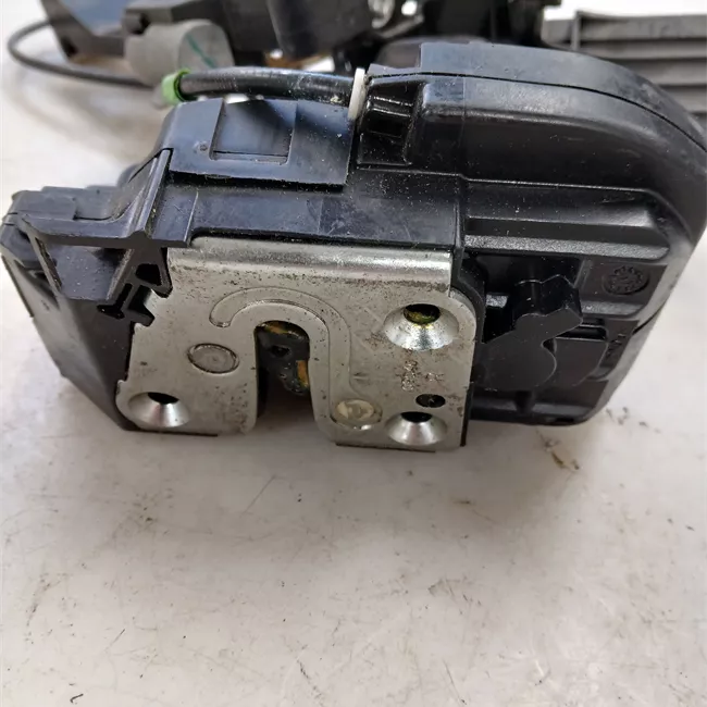 Serratura porta anteriore destra