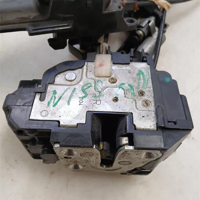 Serratura porta anteriore destra