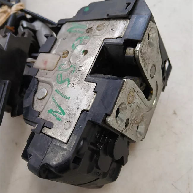 Serratura porta anteriore destra