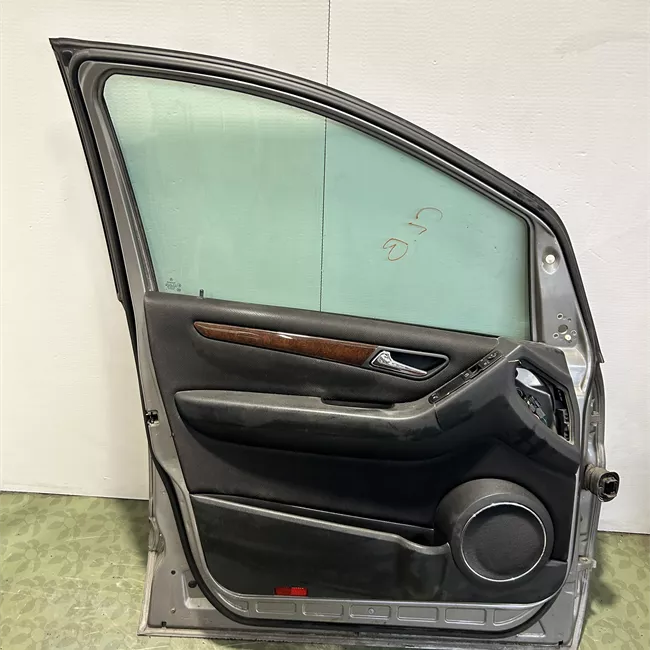 Porta anteriore sinistra