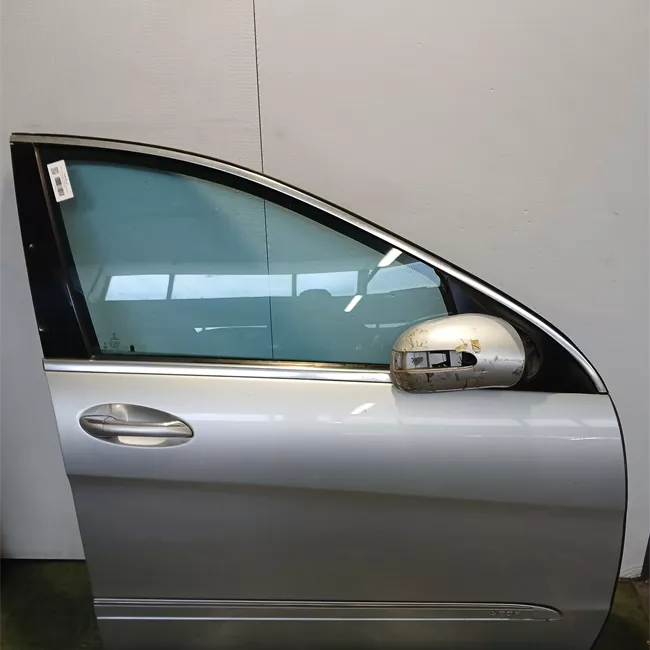 Porta anteriore destra