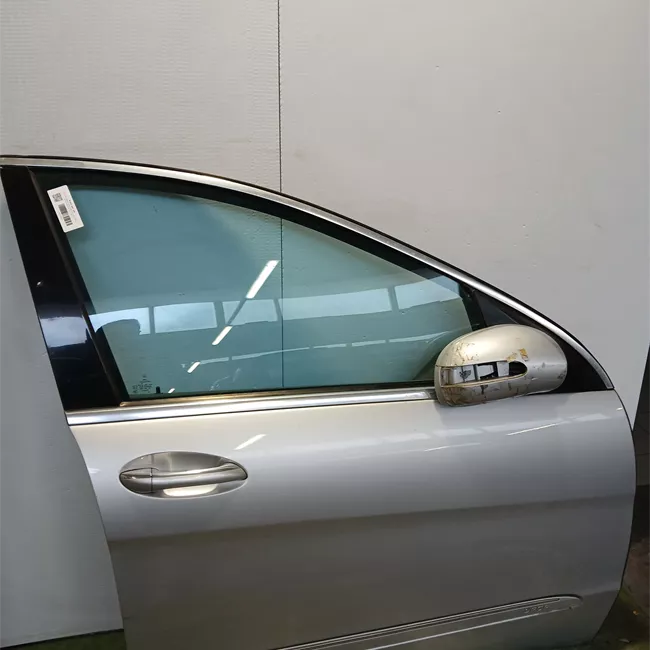 Porta anteriore destra