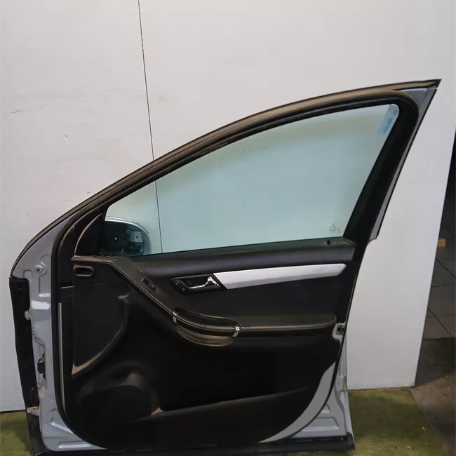 Porta anteriore destra