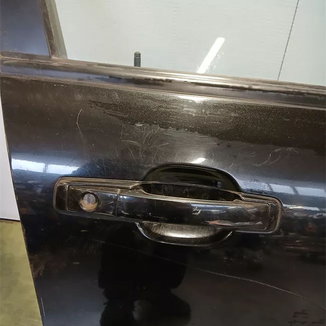 Porta anteriore destra