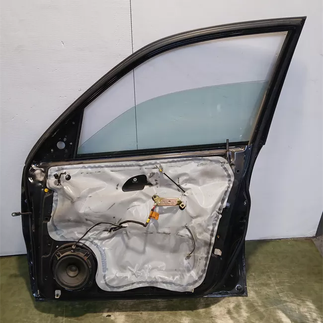 Porta anteriore destra