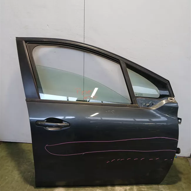 Porta anteriore destra