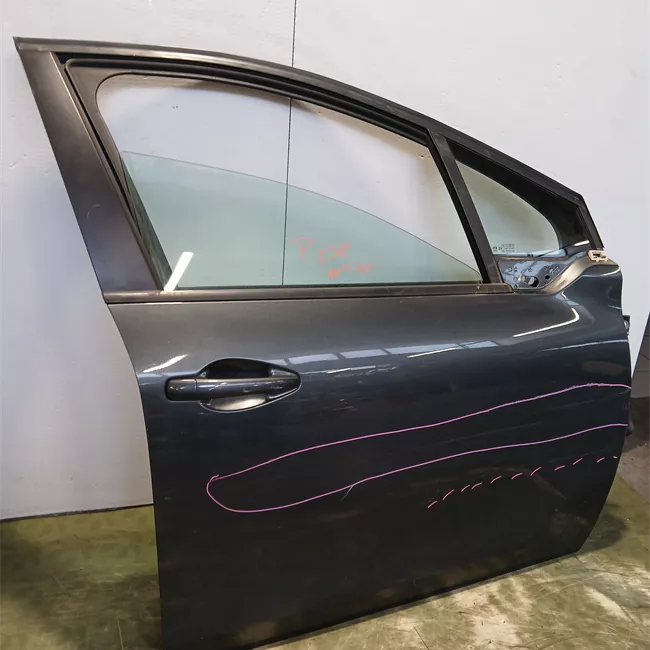 Porta anteriore destra