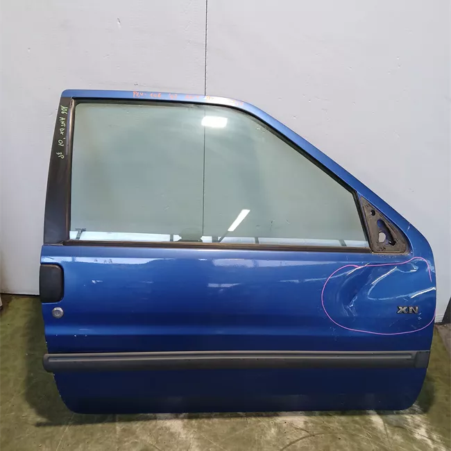 Porta anteriore destra