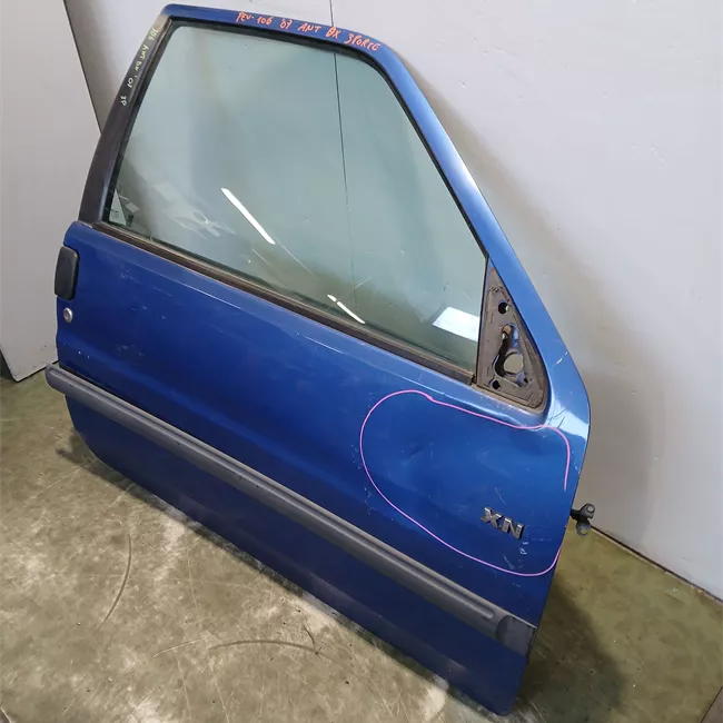 Porta anteriore destra