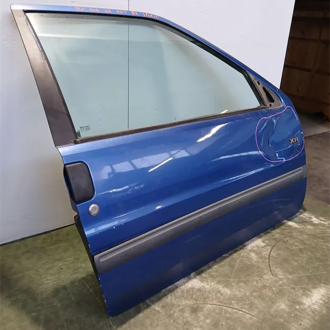 Porta anteriore destra