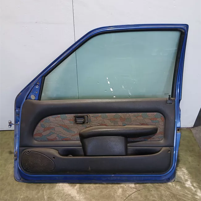 Porta anteriore destra