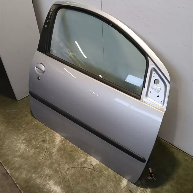 Porta anteriore destra