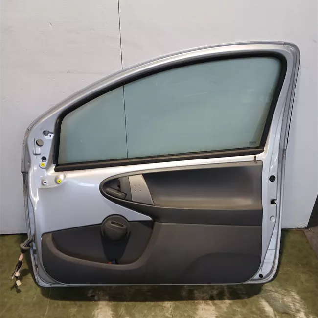 Porta anteriore destra