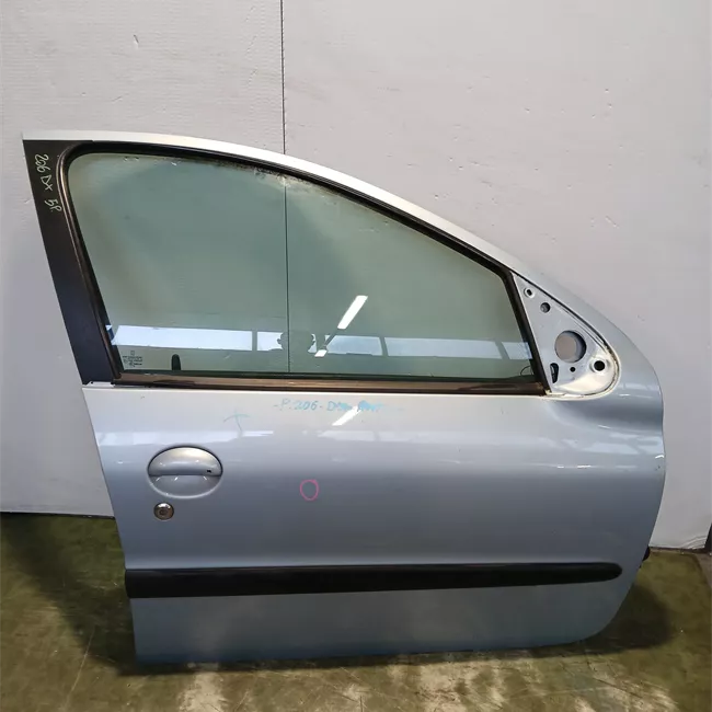 Porta anteriore destra