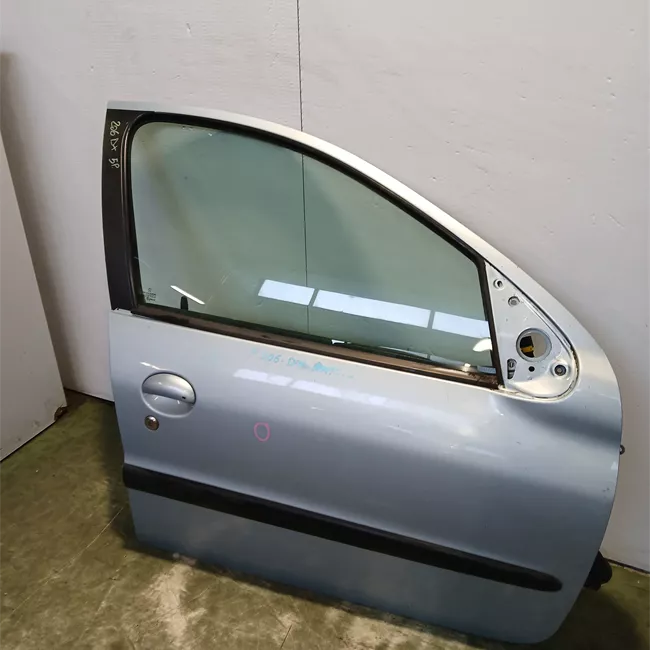 Porta anteriore destra