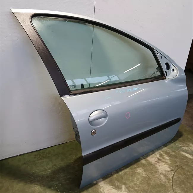 Porta anteriore destra