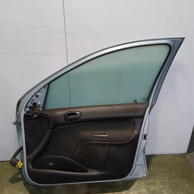 Porta anteriore destra