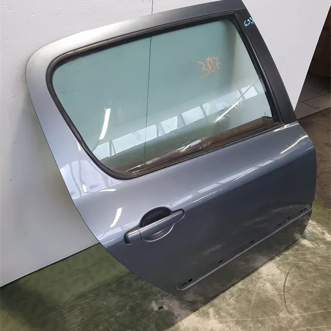 Porta posteriore destra