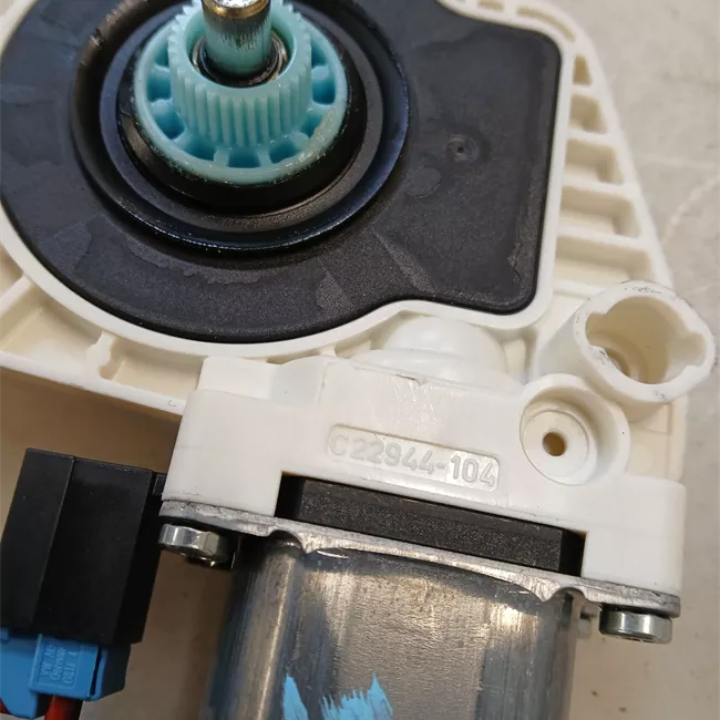 Motorino alzacristallo porta anteriore sinistro