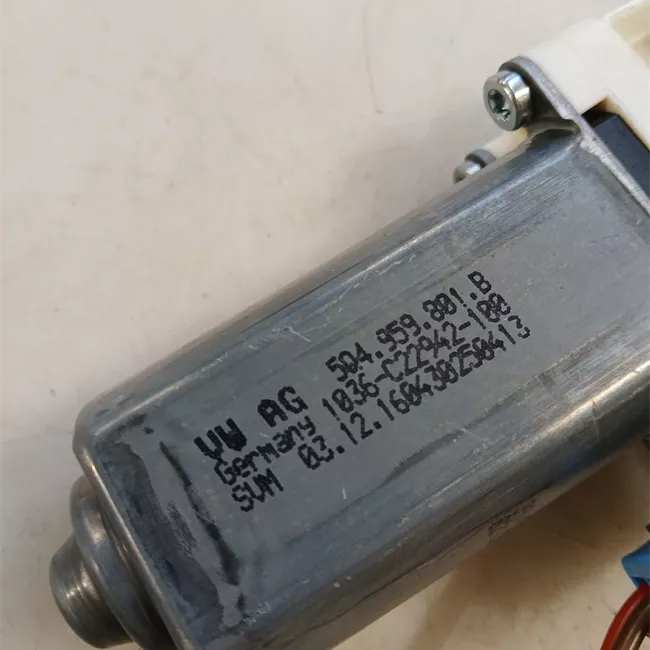 Motorino alzacristallo porta anteriore sinistro