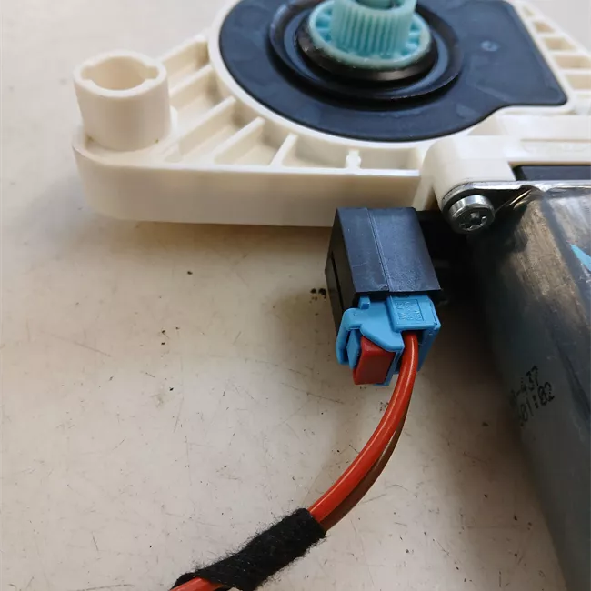 Motorino alzacristallo porta anteriore sinistro