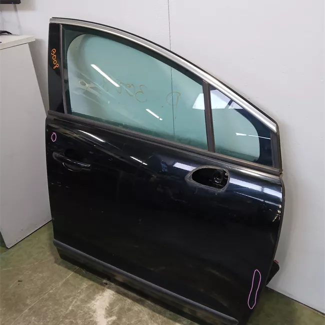 Porta anteriore destra