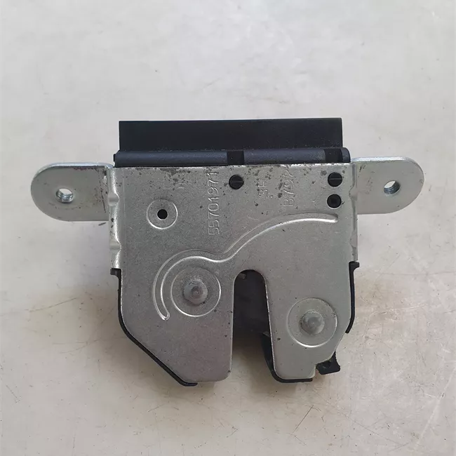 Serratura portello posteriore con aggancio