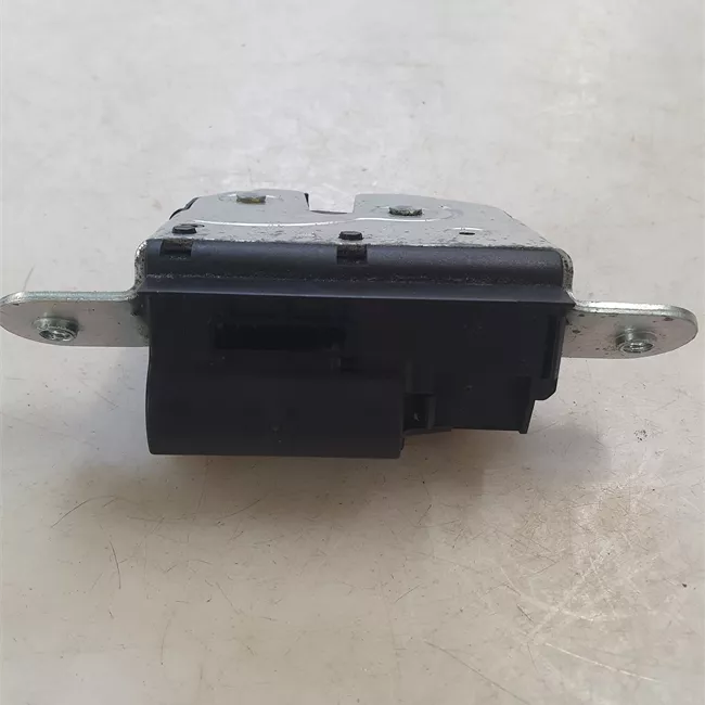 Serratura portello posteriore con aggancio